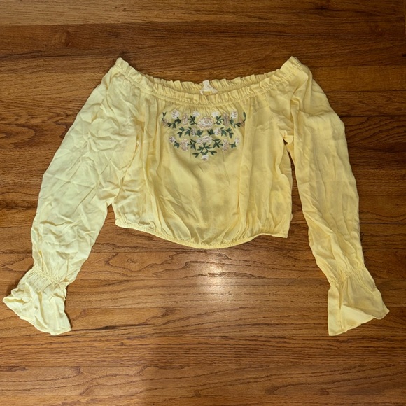 Off the Shoulder Flower Blouse - Picture 2 of 3